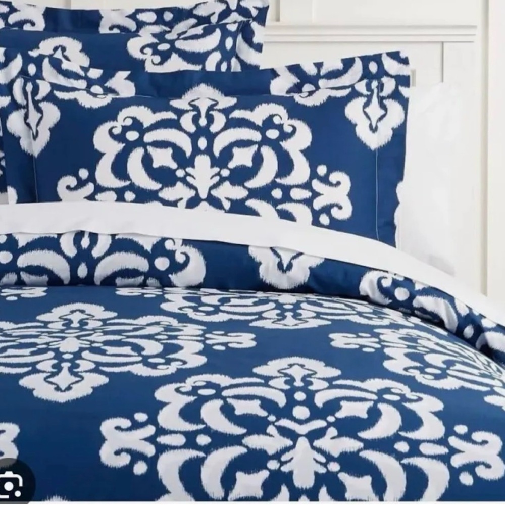 Pottery Barn PB Dorm Ikat Medallion Euro sham Navy and White 2 available nwt
